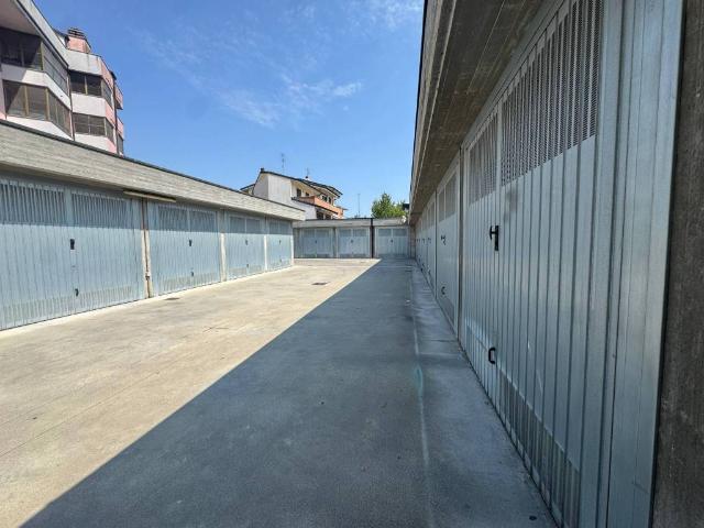 Box in vendita a Tavazzano, Tavazzano Con Villavesco