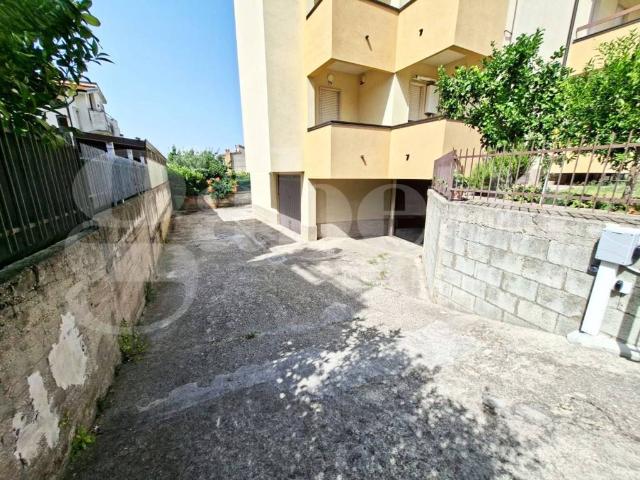 Box in vendita a Teano, Campania