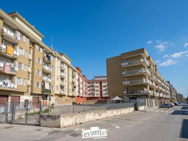 Box in vendita a Puglia, Bari