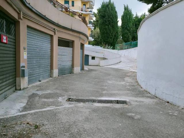 Box in vendita a Termoli, Molise