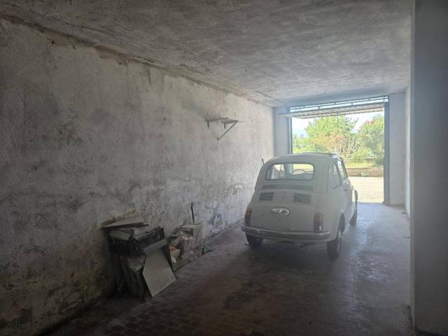 Box in vendita a Campitello, Terni