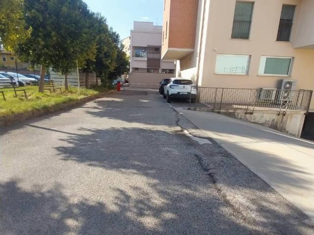 Box in vendita a Campomicciolo, Terni