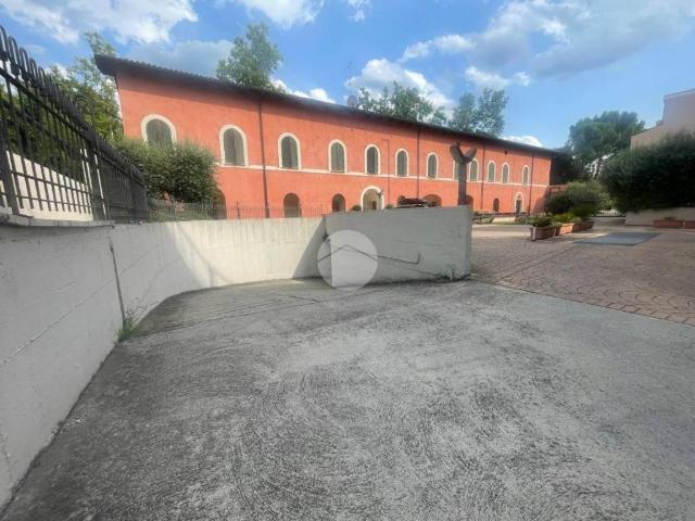 Box in vendita a Città Giardino, Terni