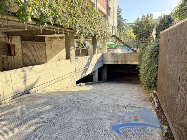 Box in vendita a Città Giardino, Terni