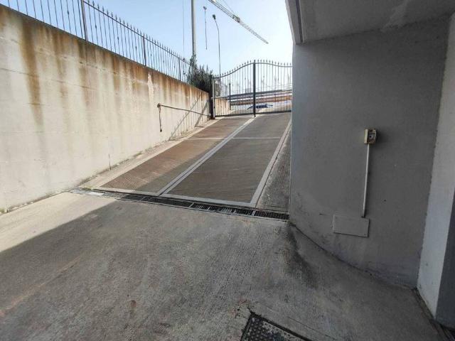 Box in vendita a Campolimpido, Roma Capitale