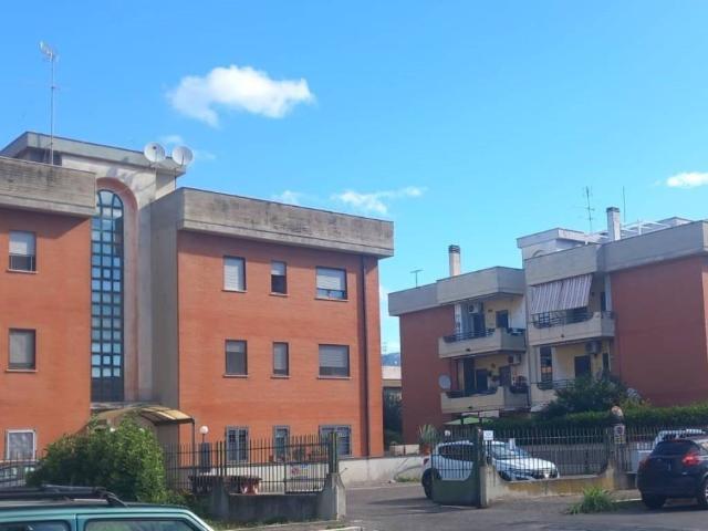 Box in vendita a Campolimpido, Roma Capitale