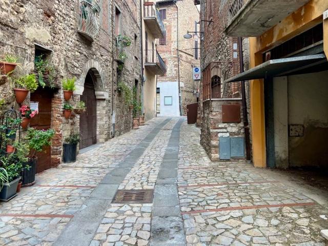 Box in vendita a Todi, Perugia