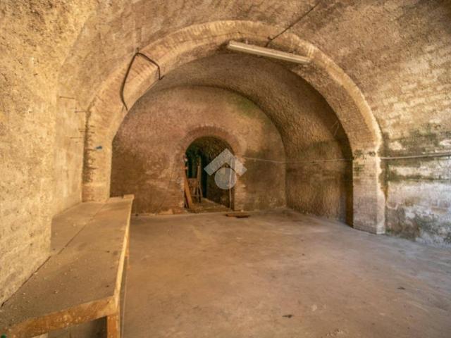 Box in vendita a Torri In Sabina, Lazio