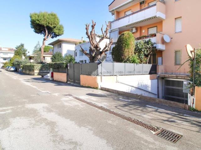 Box in vendita a Unione dei Comuni della Val Vibrata, Tortoreto