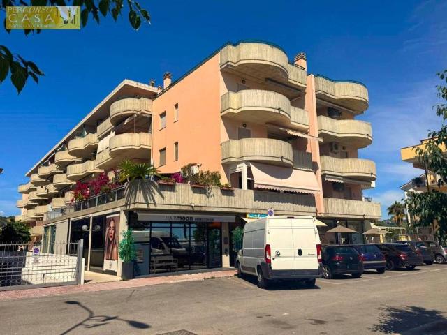 Box in vendita a Unione dei Comuni della Val Vibrata, Tortoreto