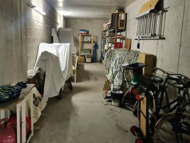 Box in vendita a Tradate, Lombardia