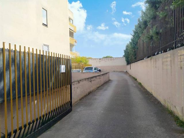 Box in vendita a Trani, Barletta-andria-trani