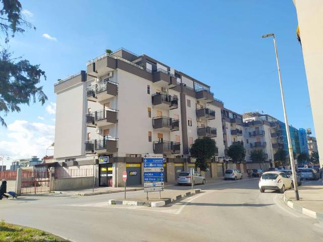 Box in vendita a Trani, Barletta-andria-trani