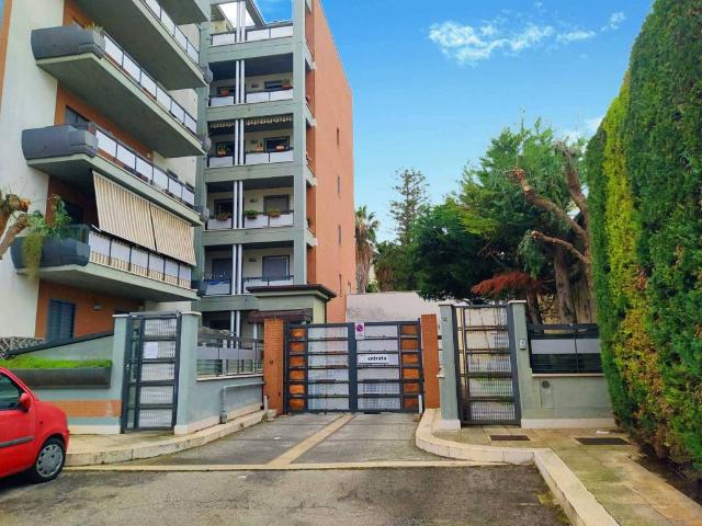 Box in vendita a Trani, Barletta-andria-trani