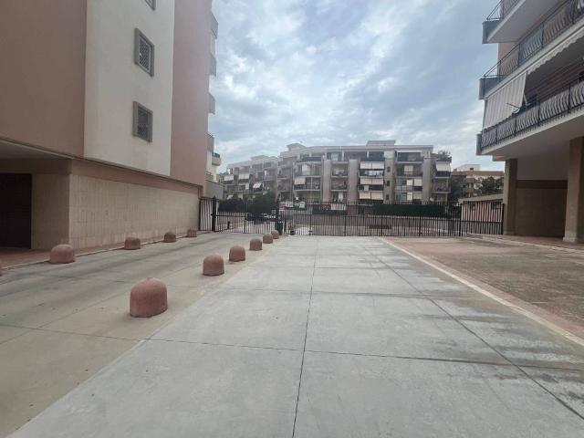 Box in vendita a Trani, Barletta-andria-trani