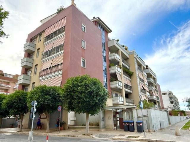 Box in vendita a Trani, Barletta-andria-trani