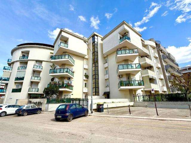 Box in vendita a Trani, Barletta-andria-trani