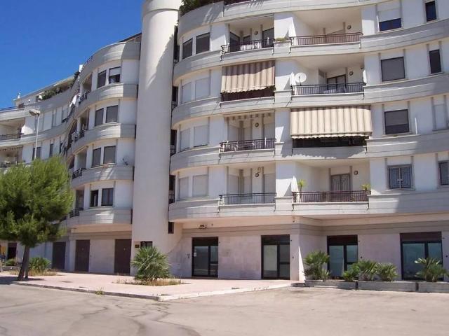 Box in vendita a Trani, Barletta-andria-trani