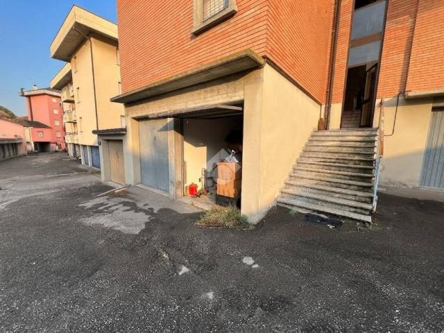 Box in vendita a Traversetolo, Parma
