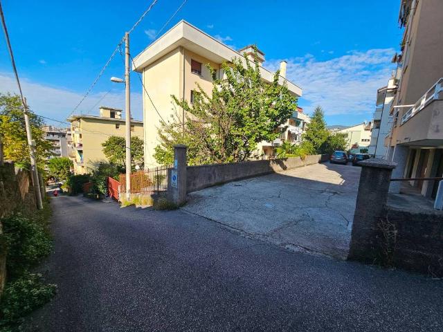 Box in vendita a Servola / Škedenj, Trieste