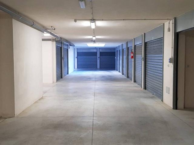 Box in vendita a Puglia, Bari