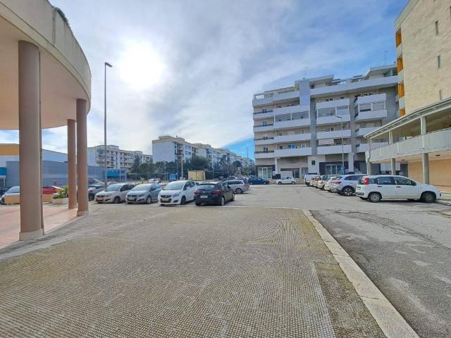 Box in vendita a Puglia, Bari