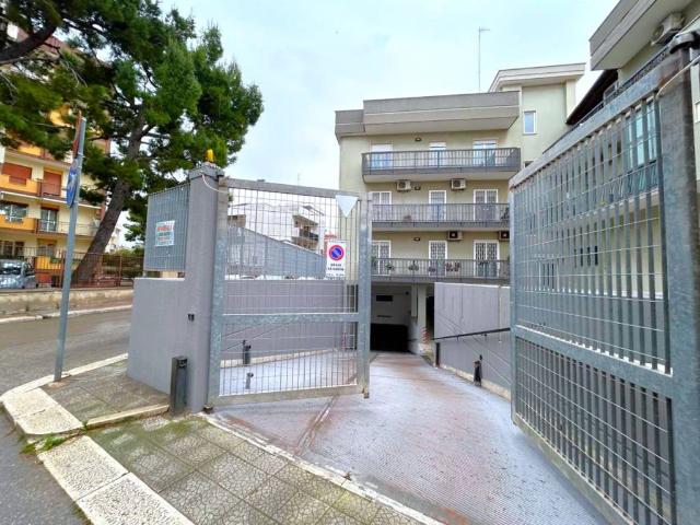 Box in vendita a Puglia, Bari