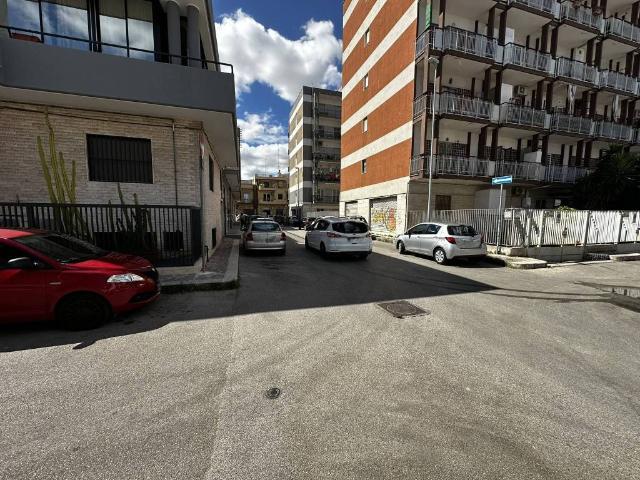 Box in vendita a Puglia, Bari