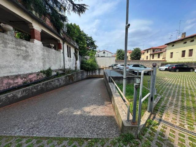 Box in vendita a Borgo Aquileia, Reana Del Roiale