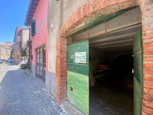 Box in vendita a Valentano, Lazio