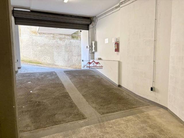 Box in vendita a Valenzano San Lorenzo, Puglia