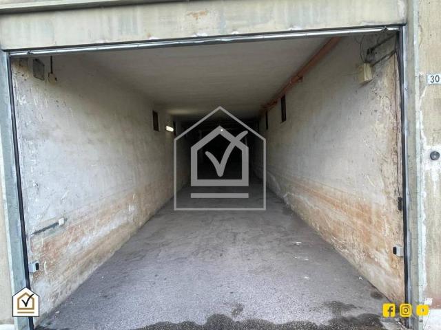 Box in vendita a Valenzano San Lorenzo, Puglia
