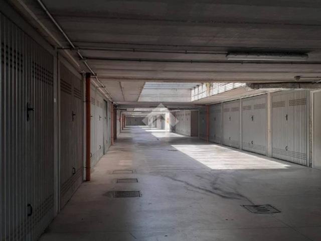 Box in vendita a Vanzago, Lombardia
