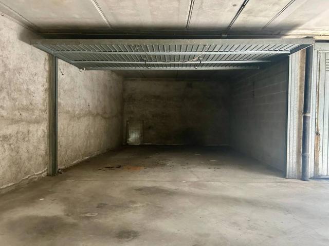 Box in vendita a Varedo, Lombardia