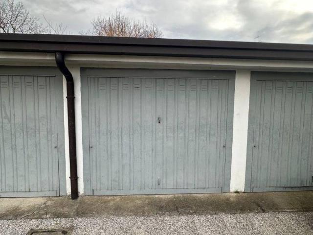 Box in vendita a Varedo, Lombardia