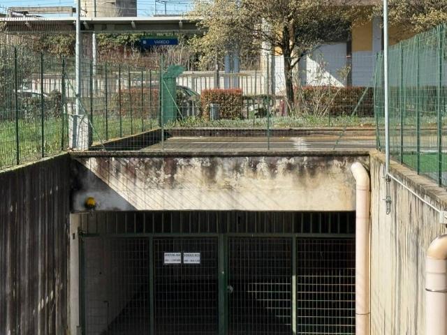 Box in vendita a Varedo, Lombardia