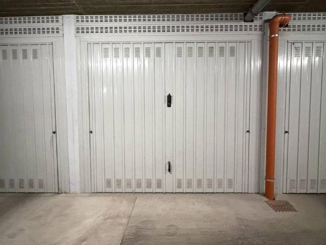 Box in vendita a Varedo, Lombardia