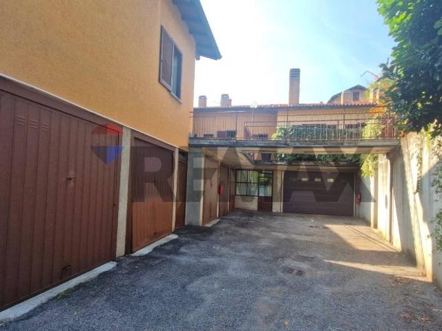 Box in vendita a Valle Olona, Varese