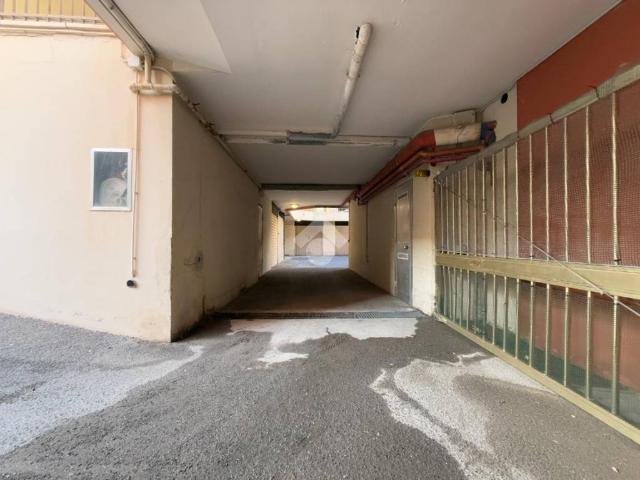 Box in vendita a Ventimiglia, Liguria