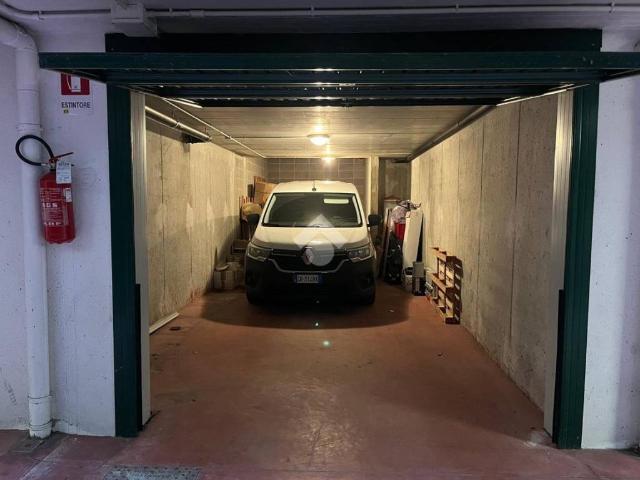 Box in vendita a Verano Brianza, Lombardia