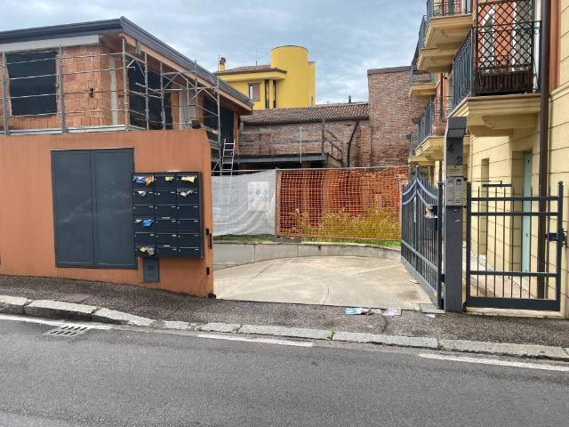 Box in vendita a Sud, Brenzone