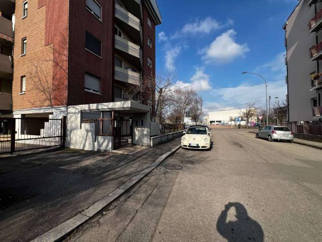 Box in vendita a Ovest, Brenzone