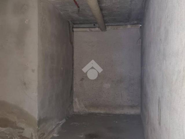 Box in vendita a Ovest, Brenzone