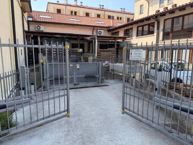 Box in vendita a Centro storico, Brenzone