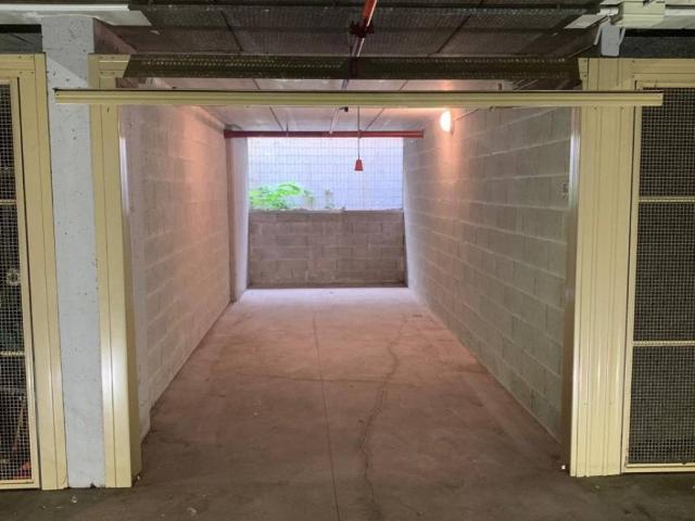 Box in vendita a Sud, Brenzone