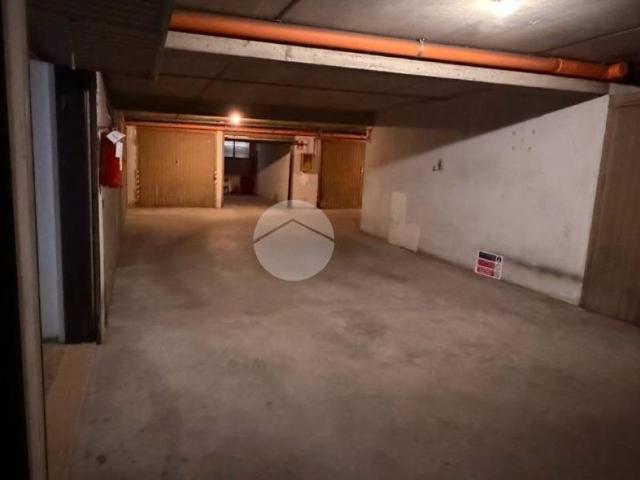 Box in vendita a Sud, Brenzone