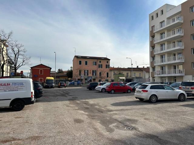 Box in vendita a Borgo Roma, Verona
