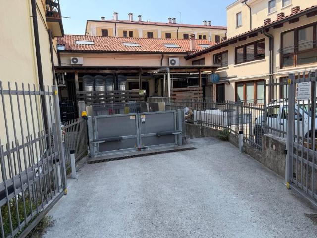 Box in vendita a Centro storico, Brenzone