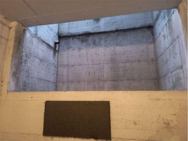 Box in vendita a Est, Brenzone