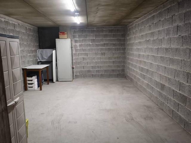 Box in vendita a Ovest, Brenzone